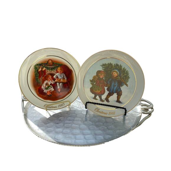 Set of 2 Vintage decorative Avon Christmas plates, 1981, 1982 - Picture 3 of 8